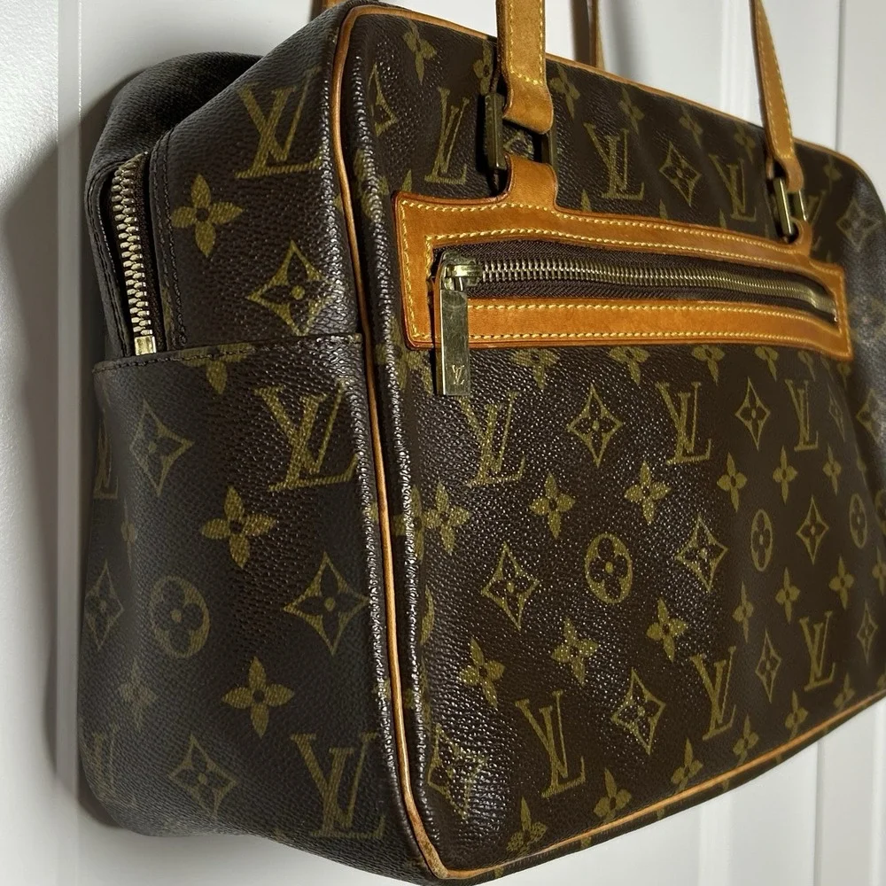 Louis Vuitton bag pre